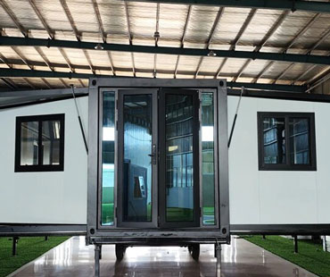 Wind, solar and storage integrated double wing expansion house